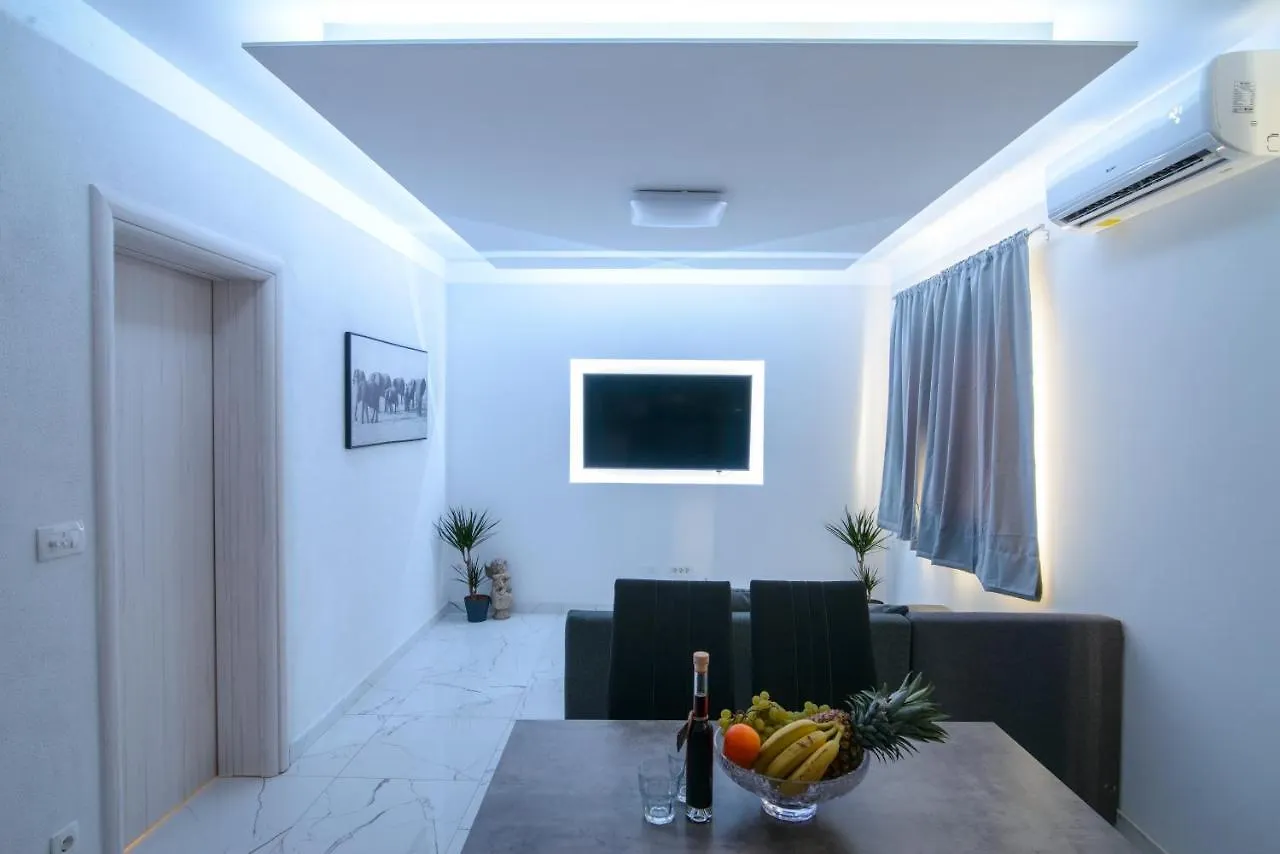 Apartments Pelja Trogir 0*,