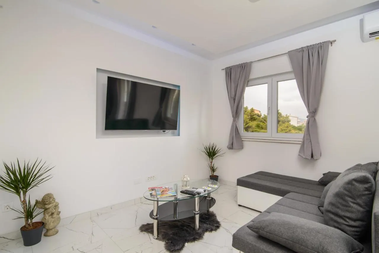 Apartments Pelja Trogir 0*,